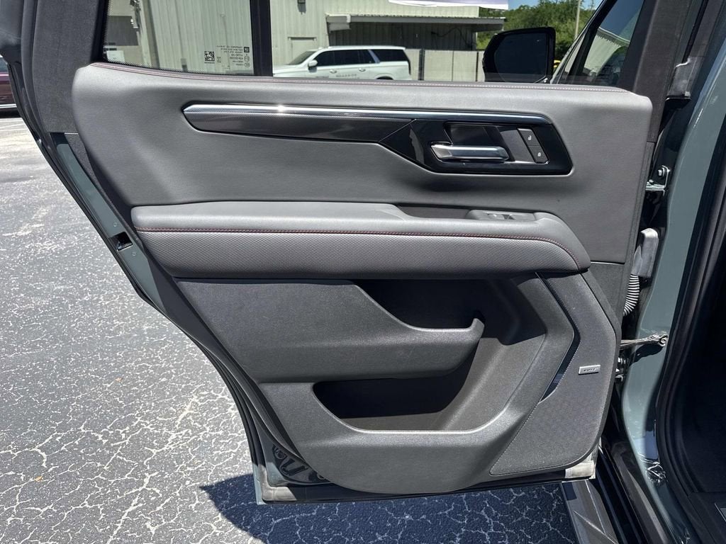 2025 Chevrolet Tahoe RST