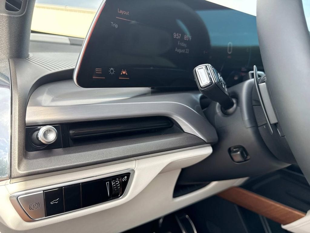 2026 Cadillac VISTIQ Luxury