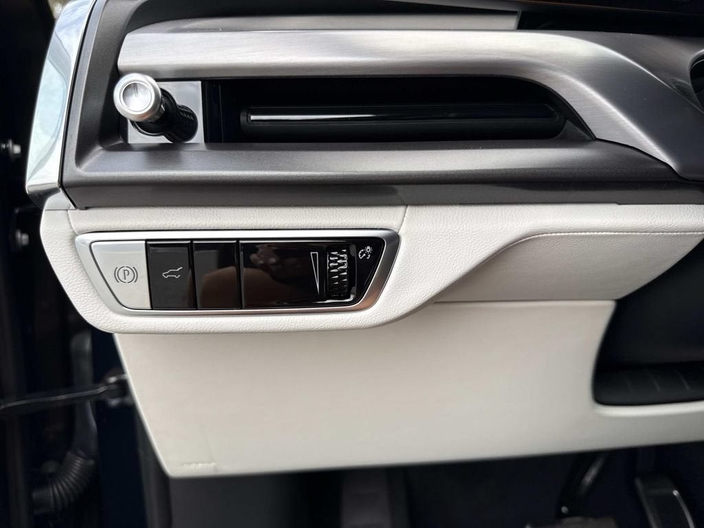 2027 Cadillac VISTIQ Luxury