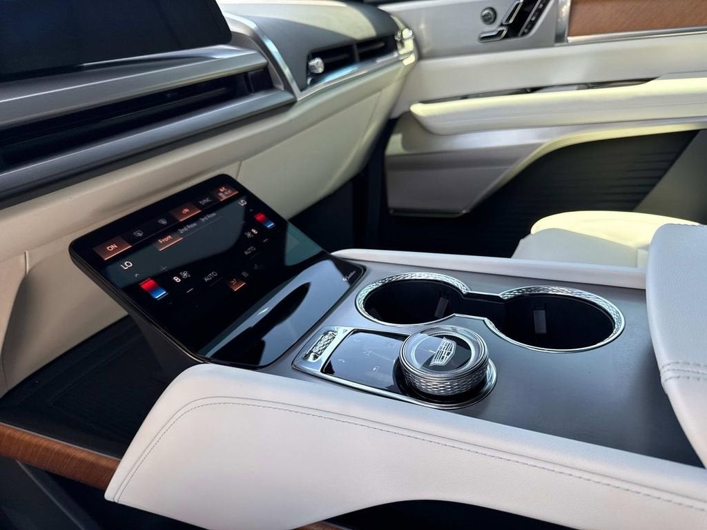 2026 Cadillac VISTIQ Luxury