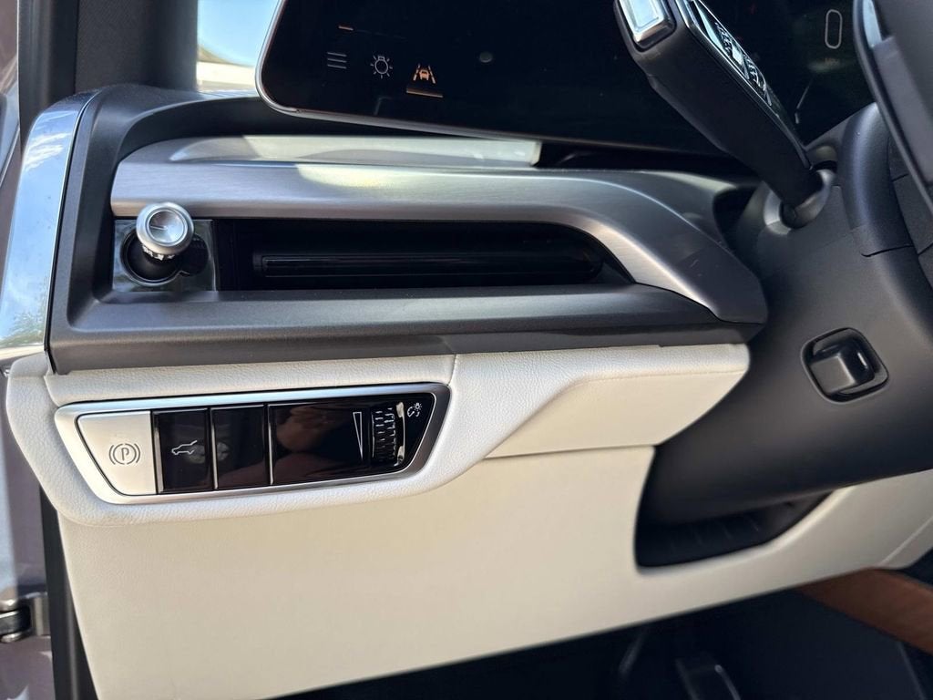 2026 Cadillac VISTIQ Luxury