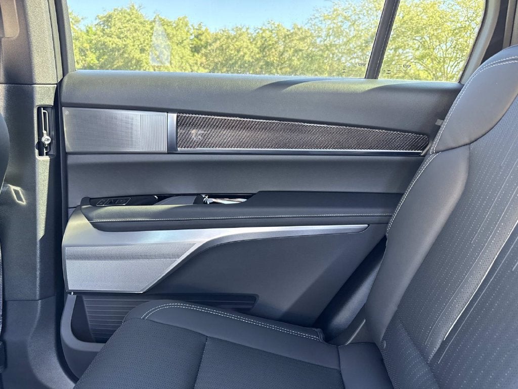 2027 Cadillac VISTIQ Luxury - Photo 15