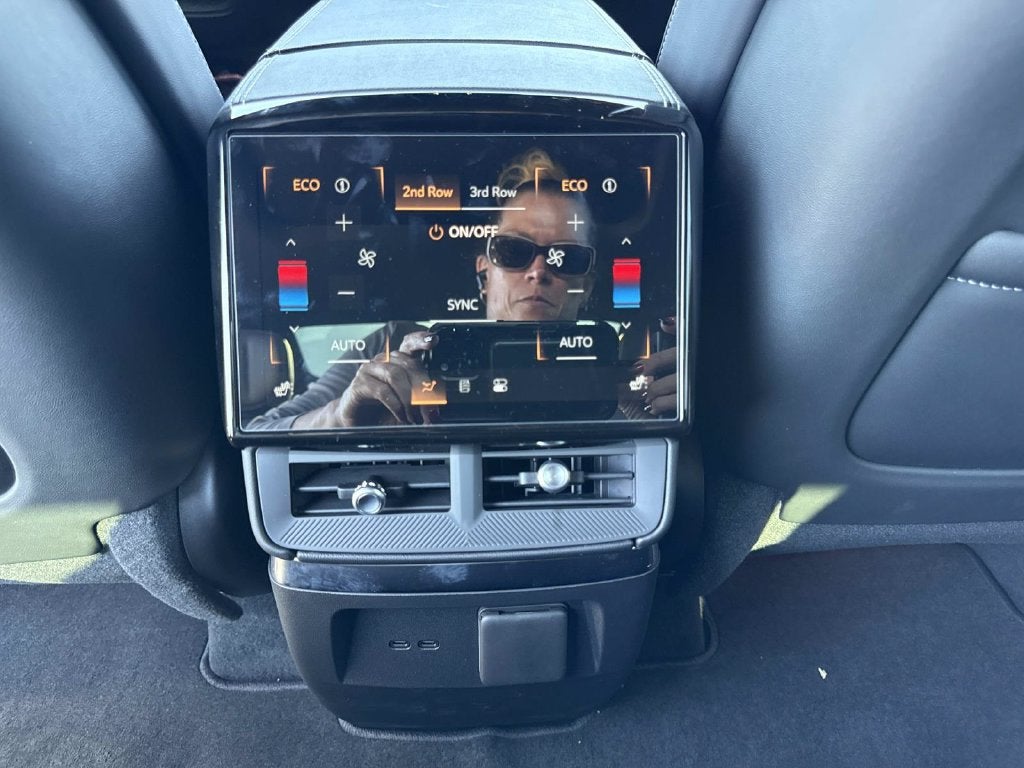 2027 Cadillac VISTIQ Luxury - Photo 16