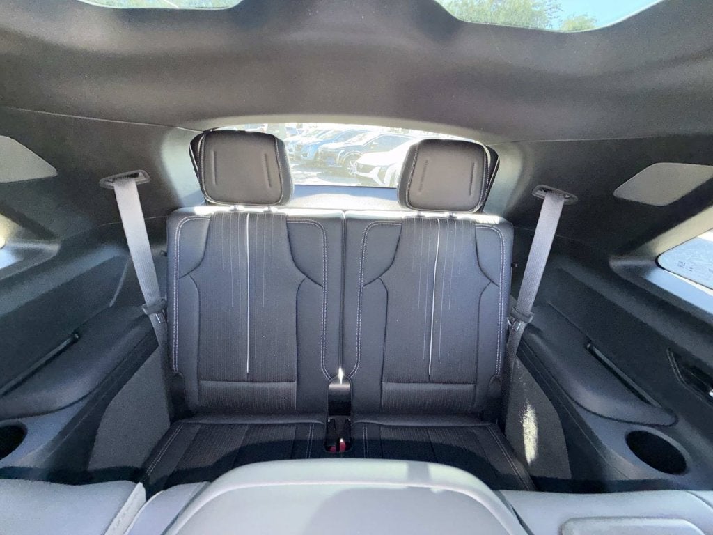 2027 Cadillac VISTIQ Luxury - Photo 18