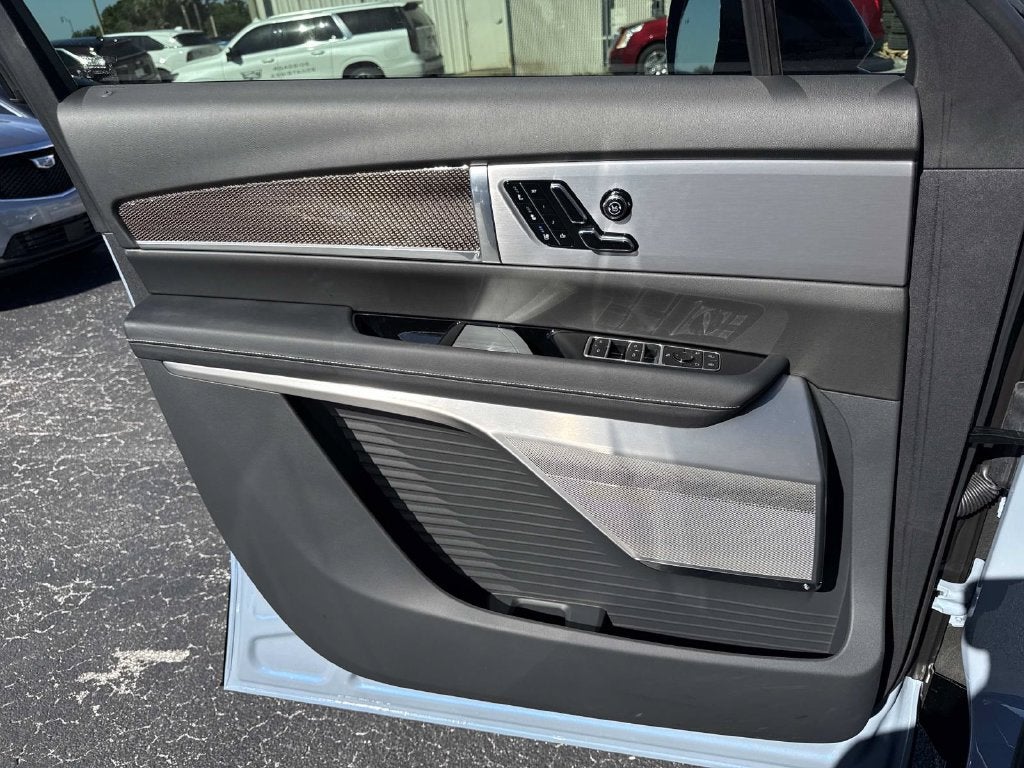 2027 Cadillac VISTIQ Luxury - Photo 19
