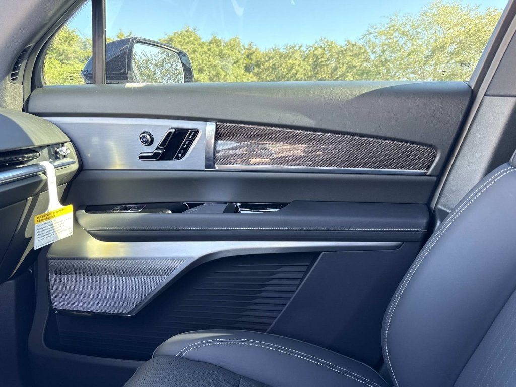 2027 Cadillac VISTIQ Luxury - Photo 23