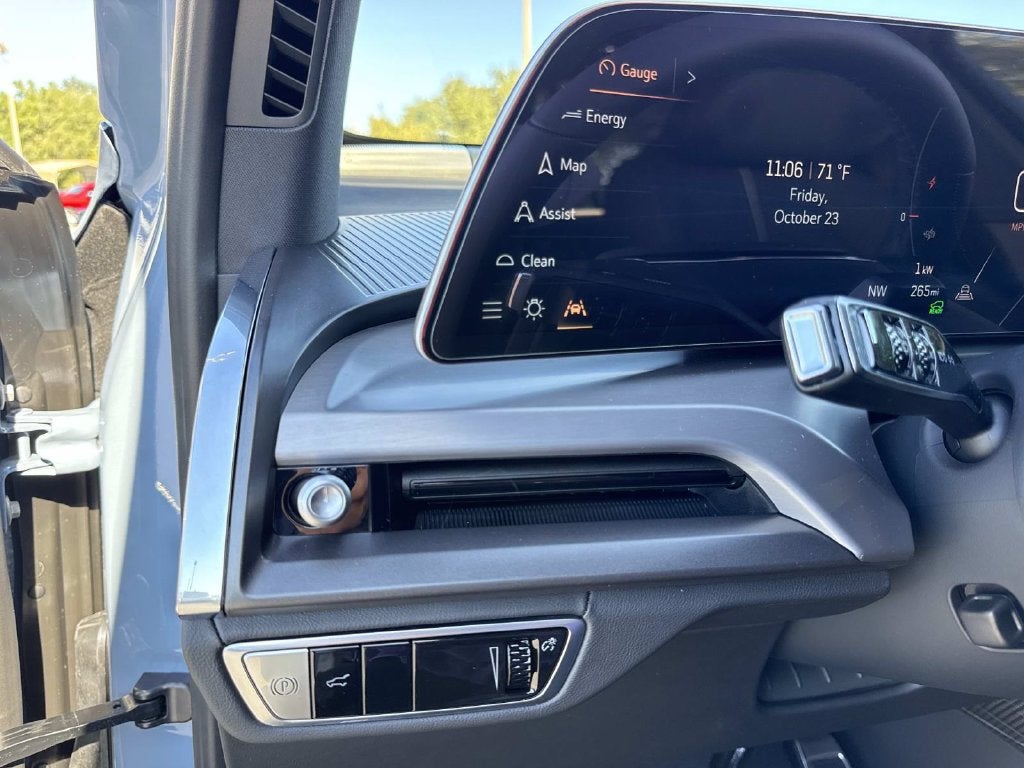 2027 Cadillac VISTIQ Luxury - Photo 32
