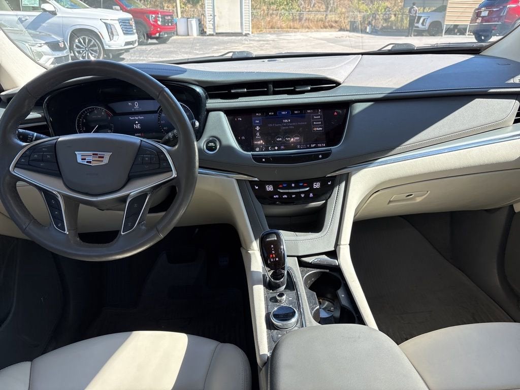 2022 Cadillac XT5 Premium Luxury