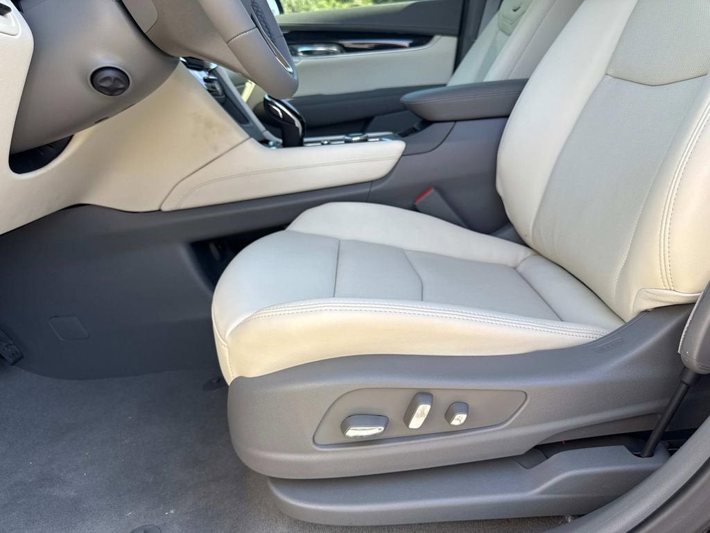 2025 Cadillac XT6 Premium Luxury