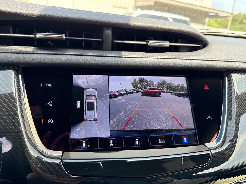 2025 Cadillac XT6 Sport