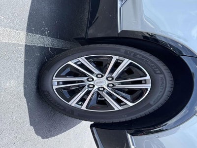 2025 Cadillac LYRIQ Luxury 1