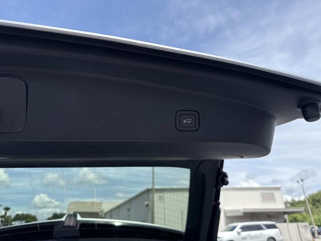 2025 Cadillac LYRIQ Luxury 1