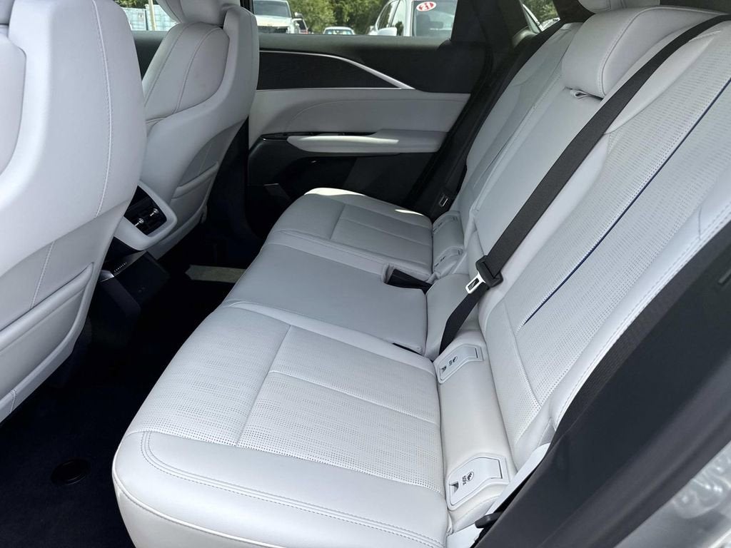 2025 Cadillac LYRIQ Luxury 1