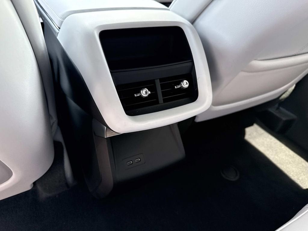 2025 Cadillac LYRIQ Luxury 1