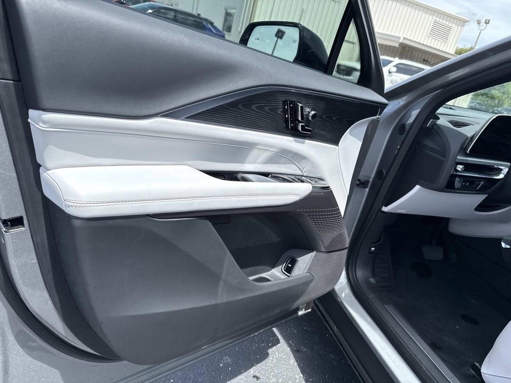 2025 Cadillac LYRIQ Luxury 1