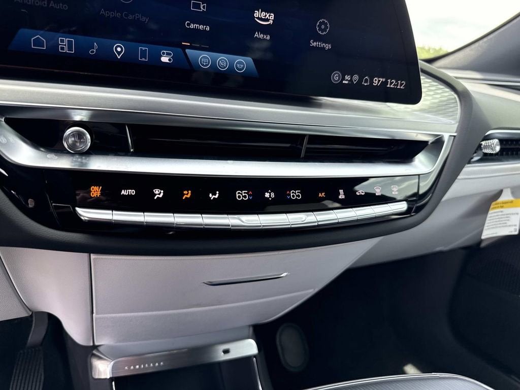 2025 Cadillac LYRIQ Luxury 1