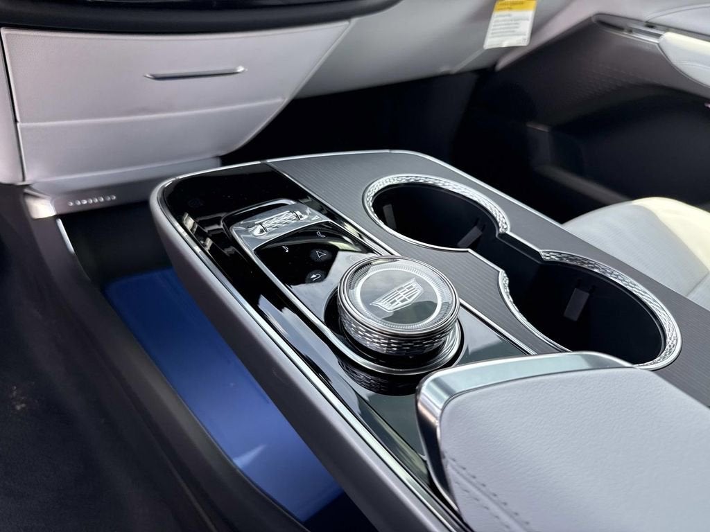 2025 Cadillac LYRIQ Luxury 1