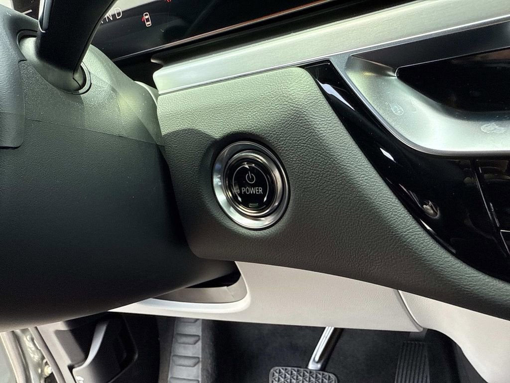 2025 Cadillac LYRIQ Luxury 1