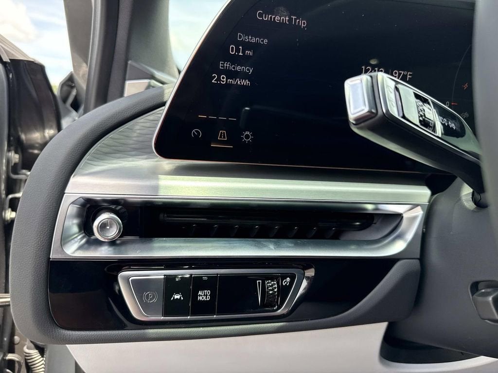 2025 Cadillac LYRIQ Luxury 1