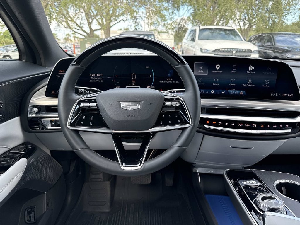 2024 Cadillac LYRIQ Luxury 2