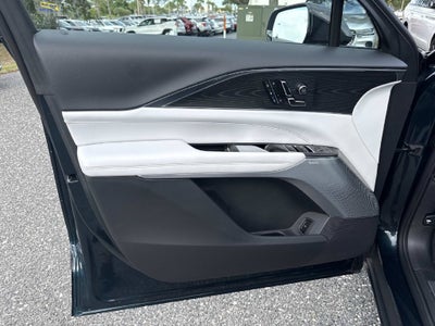 2024 Cadillac LYRIQ Luxury 2