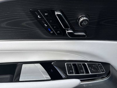 2024 Cadillac LYRIQ Luxury 2