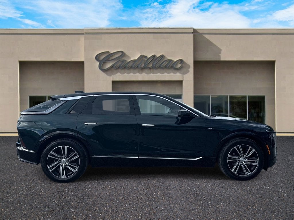 2024 Cadillac LYRIQ Luxury 2