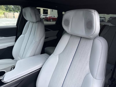2024 Cadillac LYRIQ Luxury 2