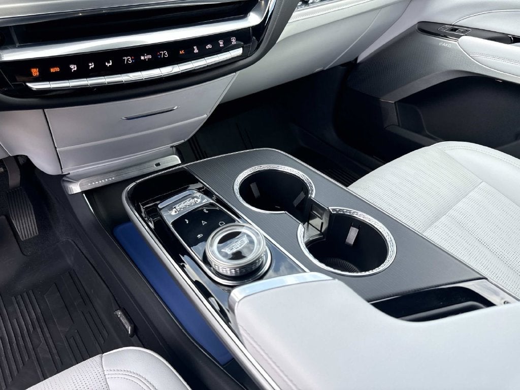 2024 Cadillac LYRIQ Luxury 2