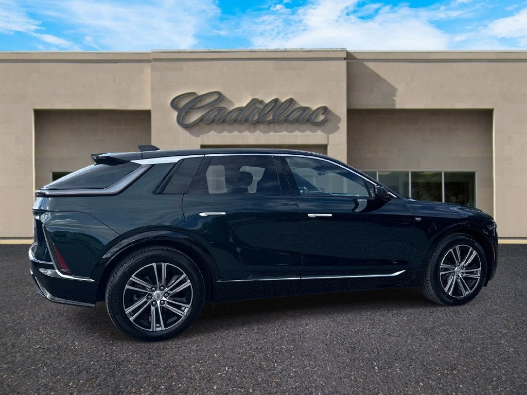 2024 Cadillac LYRIQ Luxury 2