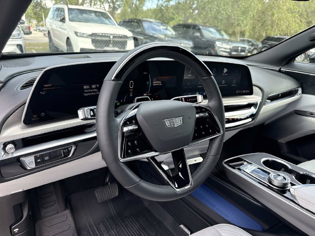 2024 Cadillac LYRIQ Luxury 2
