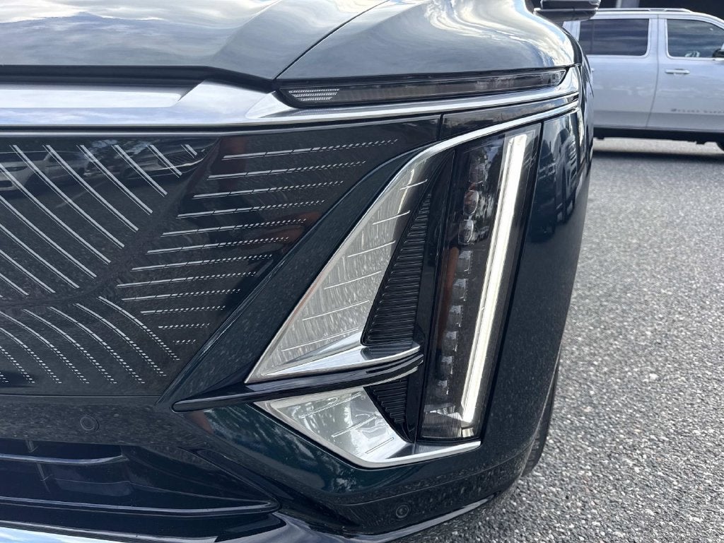 2024 Cadillac LYRIQ Luxury 2