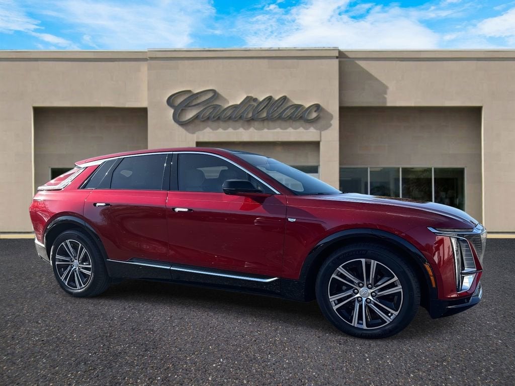 2024 Cadillac LYRIQ Luxury 2