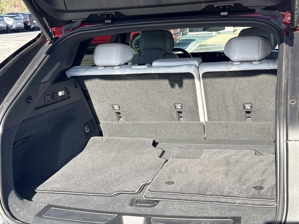 2024 Cadillac LYRIQ Luxury 2