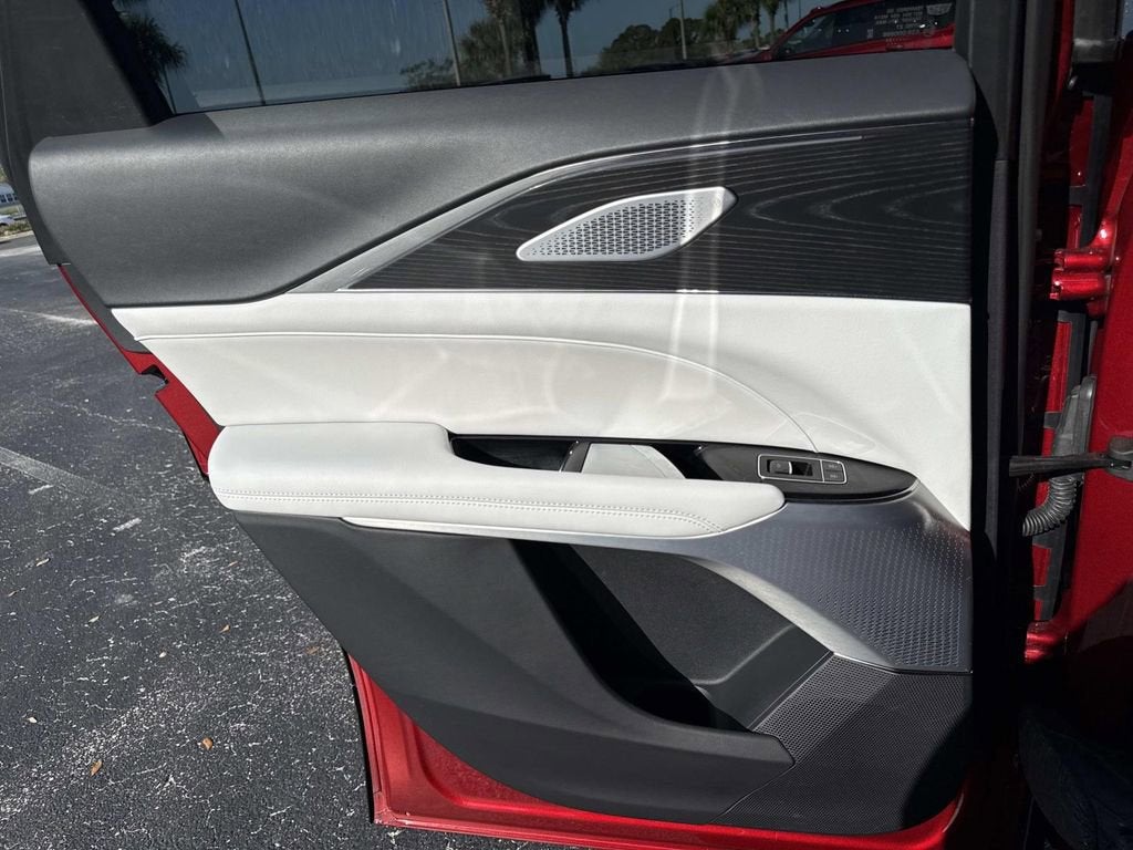 2024 Cadillac LYRIQ Luxury 2