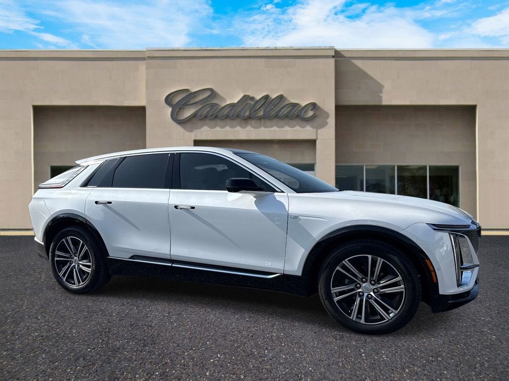 2024 Cadillac LYRIQ Luxury 2