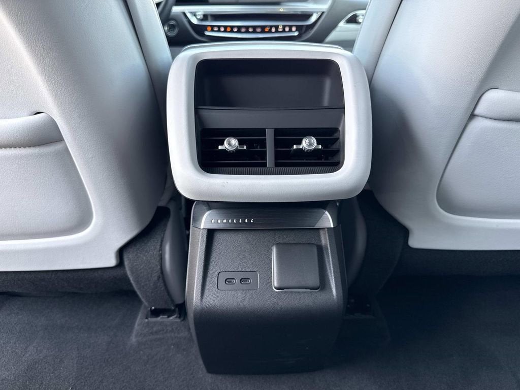 2024 Cadillac LYRIQ Luxury 2