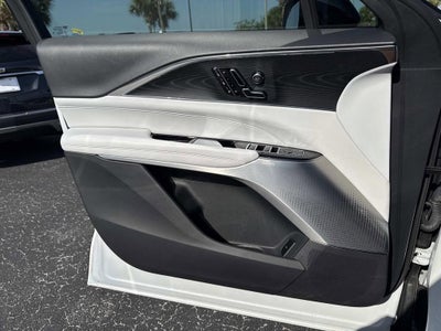 2024 Cadillac LYRIQ Luxury 2