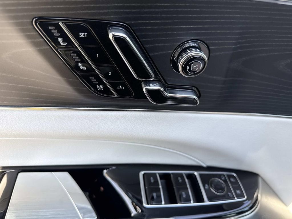 2024 Cadillac LYRIQ Luxury 2