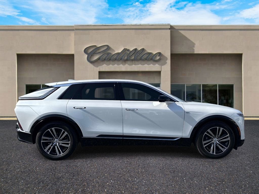 2024 Cadillac LYRIQ Luxury 2
