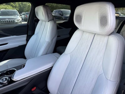 2024 Cadillac LYRIQ Luxury 2