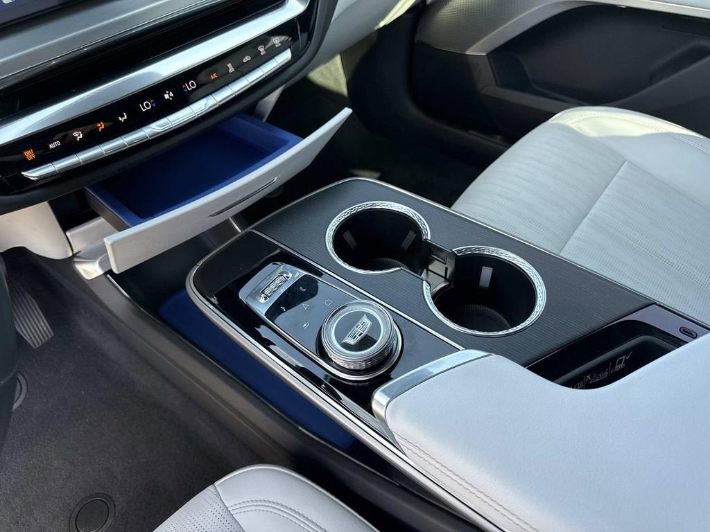 2024 Cadillac LYRIQ Luxury 2