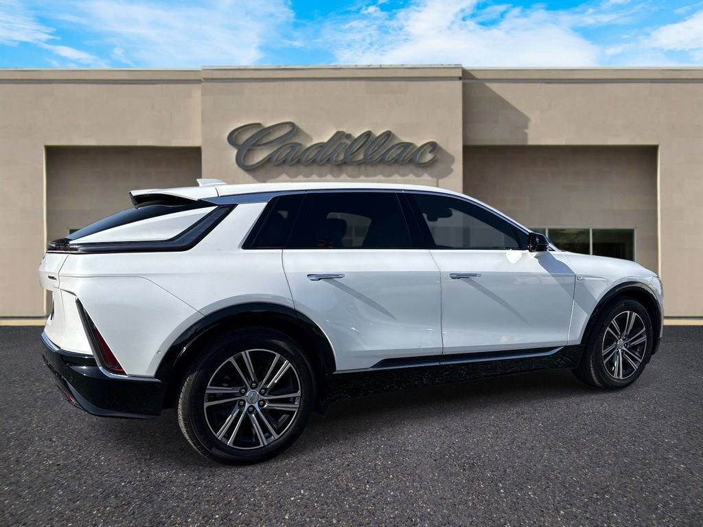 2024 Cadillac LYRIQ Luxury 2