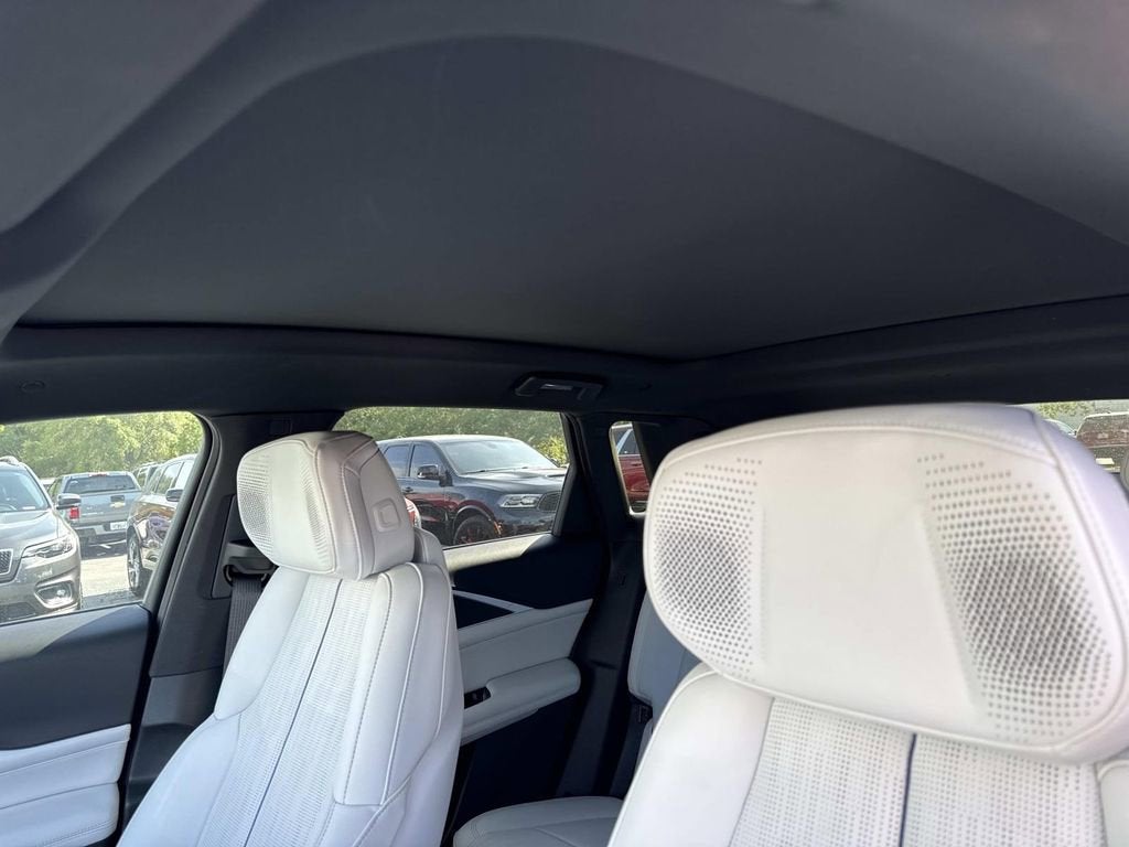 2024 Cadillac LYRIQ Luxury 2