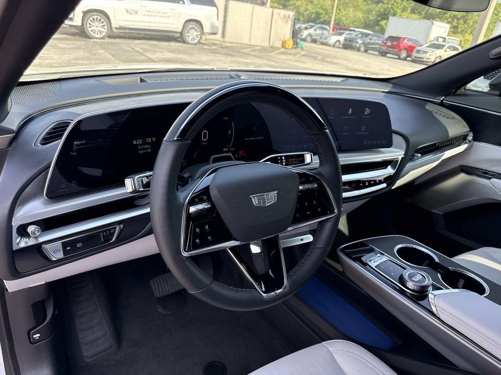 2024 Cadillac LYRIQ Luxury 2