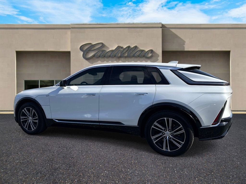 2024 Cadillac LYRIQ Luxury 2