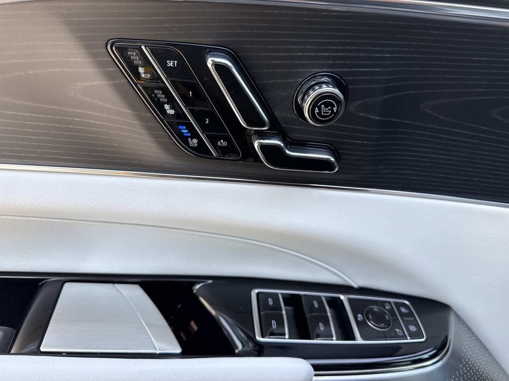 2024 Cadillac LYRIQ Sport 2