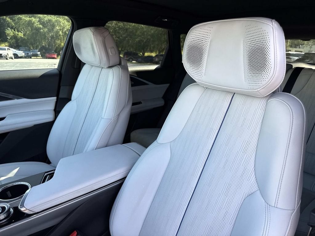 2024 Cadillac LYRIQ Sport 2