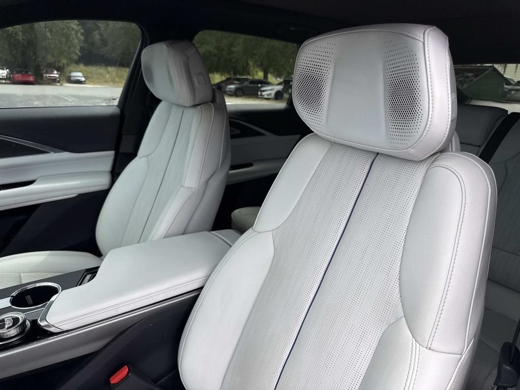 2024 Cadillac LYRIQ Sport 2