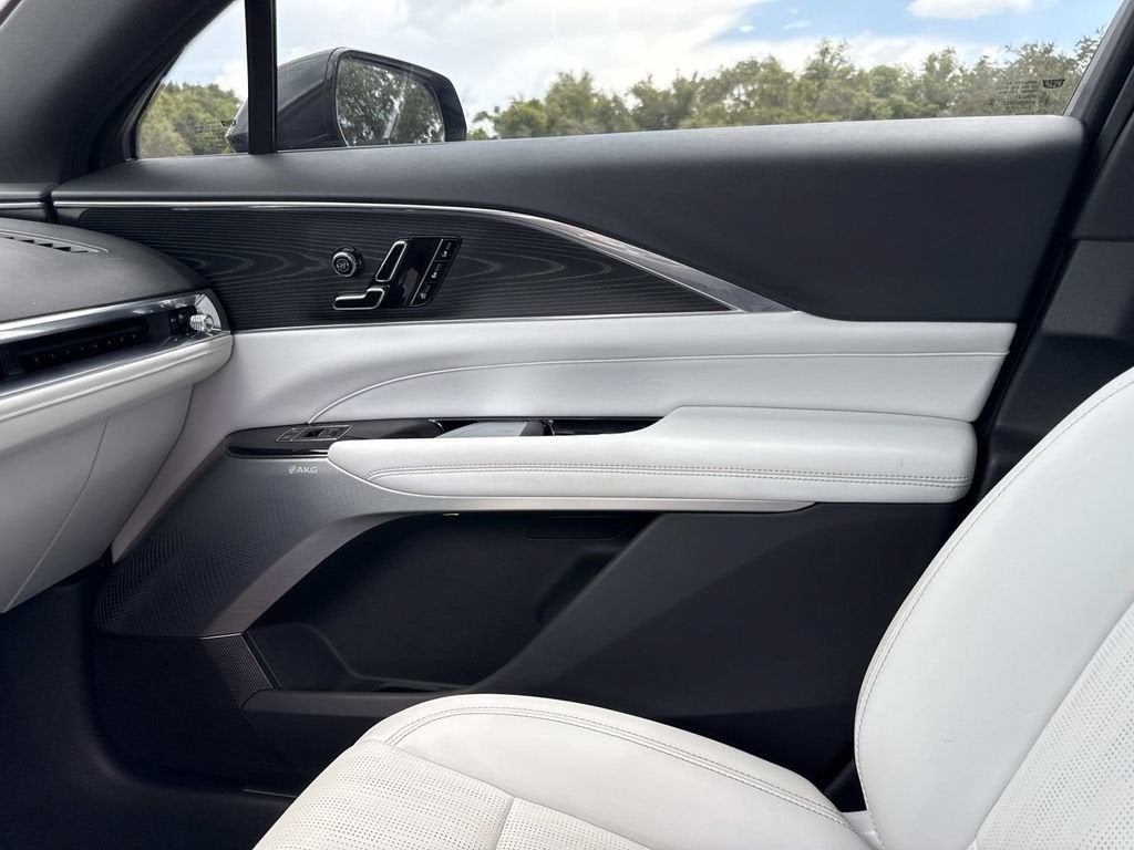 2024 Cadillac LYRIQ Sport 2